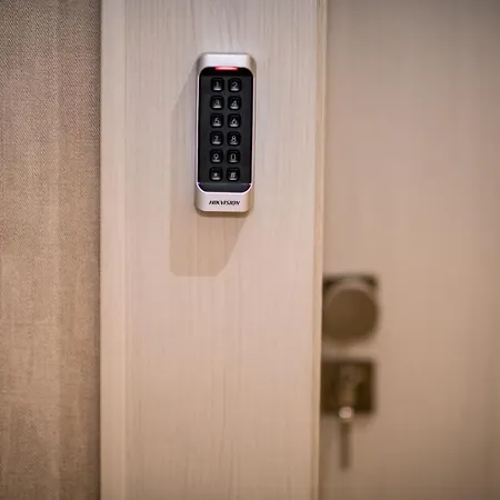 Arletti فندق روس